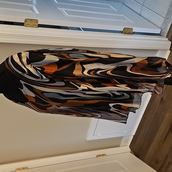 Top - Picture 6 of 16